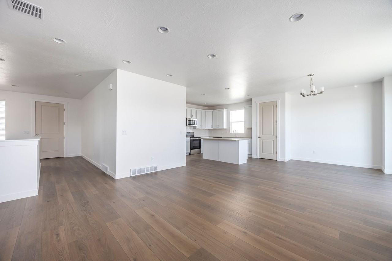 2526 N 3670 W - Photo 7 of 37