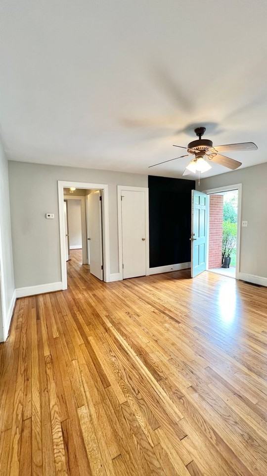 101 N Meade St - Photo 3 of 24