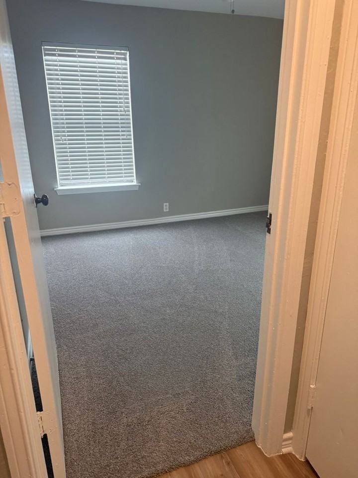 324 W Young St - Photo 5 of 40