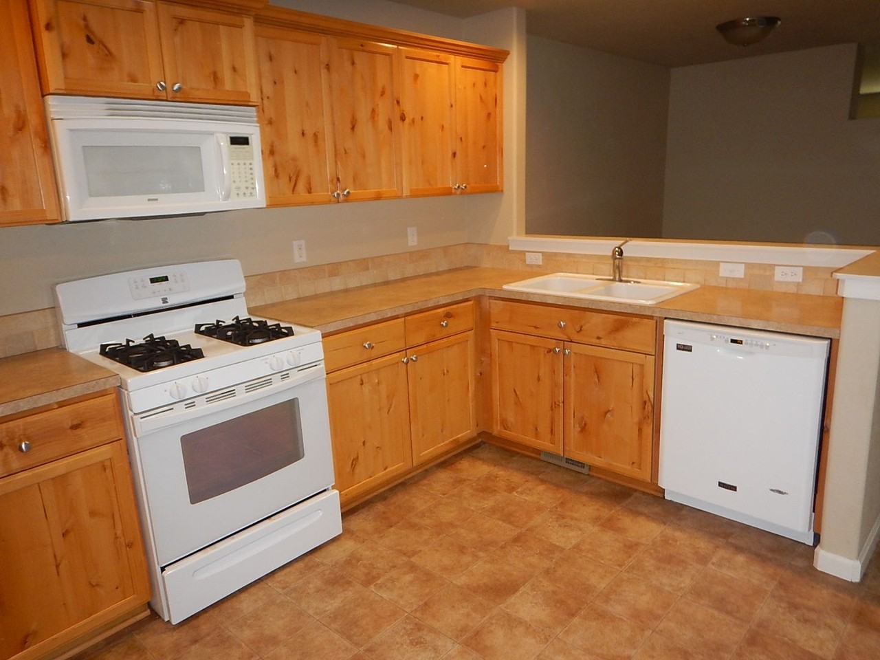 1214 Ne Littleton Ln - Photo 2 of 11