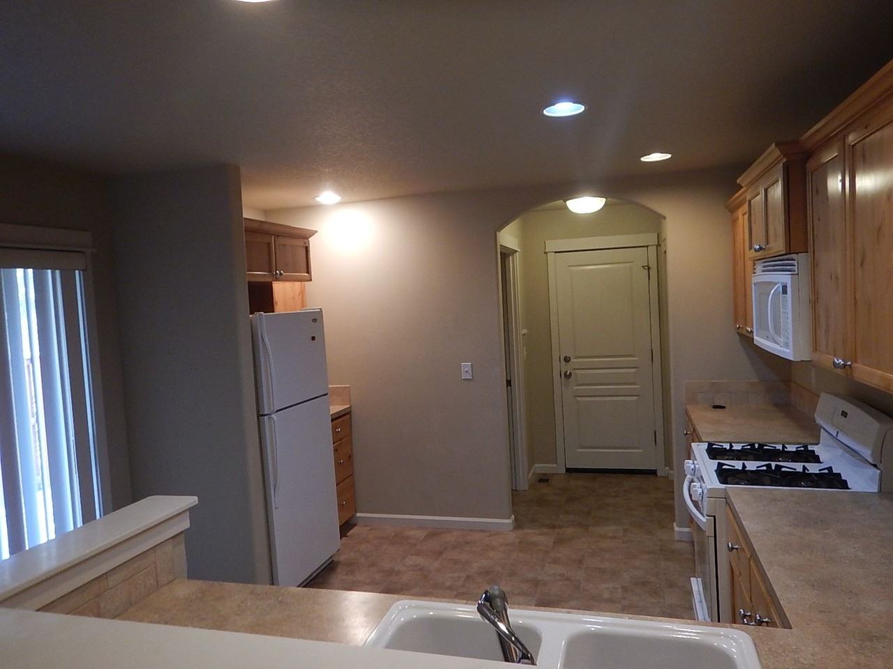 1214 Ne Littleton Ln - Photo 3 of 11
