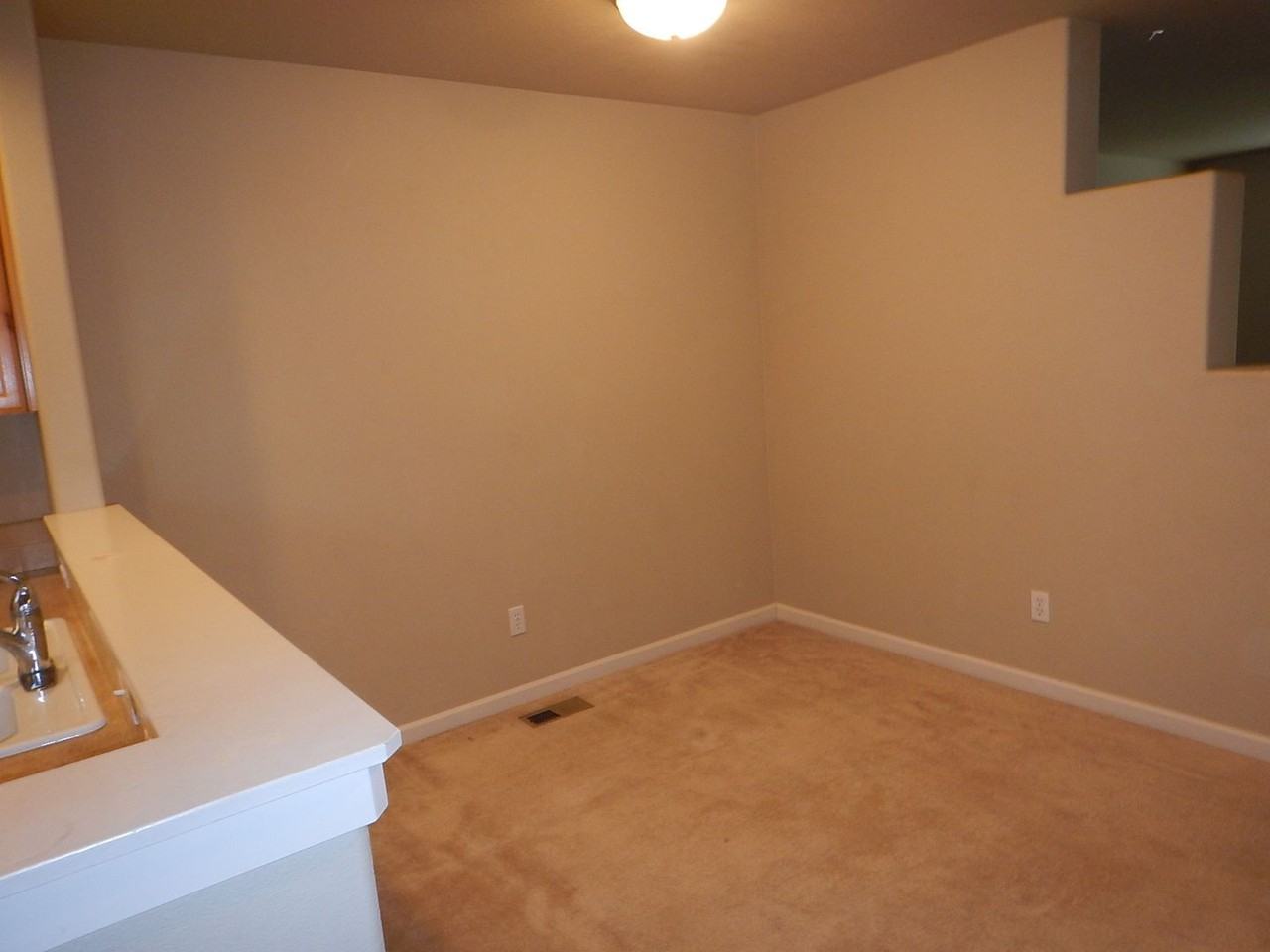 1214 Ne Littleton Ln - Photo 4 of 11