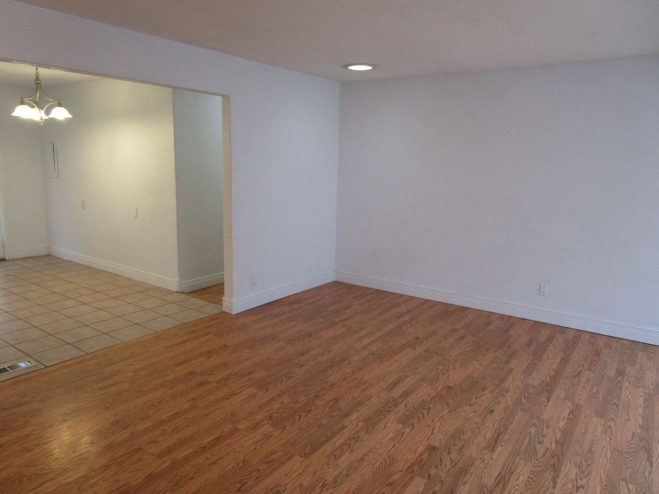 604 Ne Lookout Ave - Photo 2 of 15