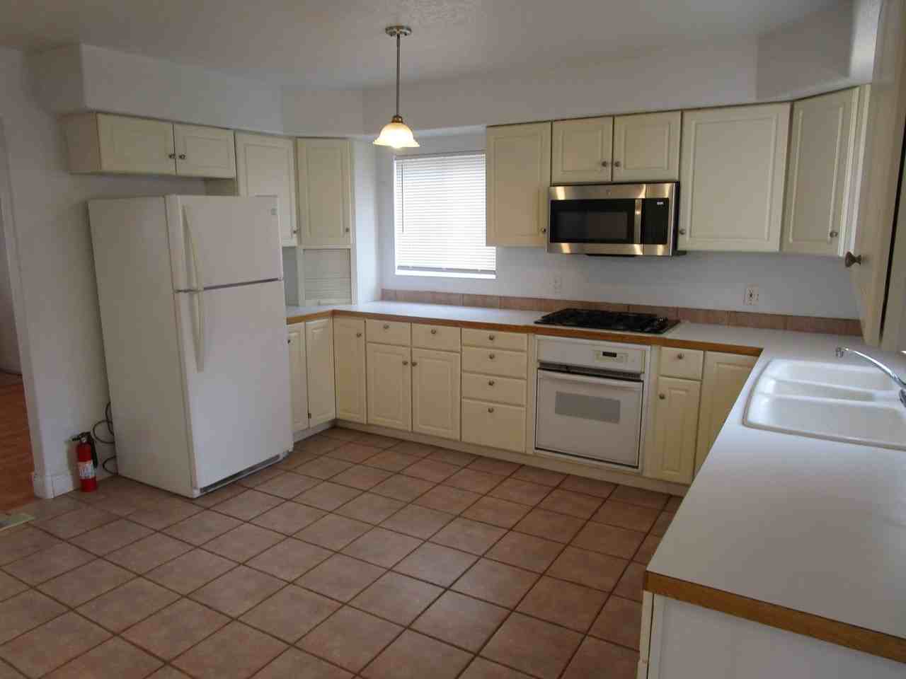 604 Ne Lookout Ave - Photo 5 of 15