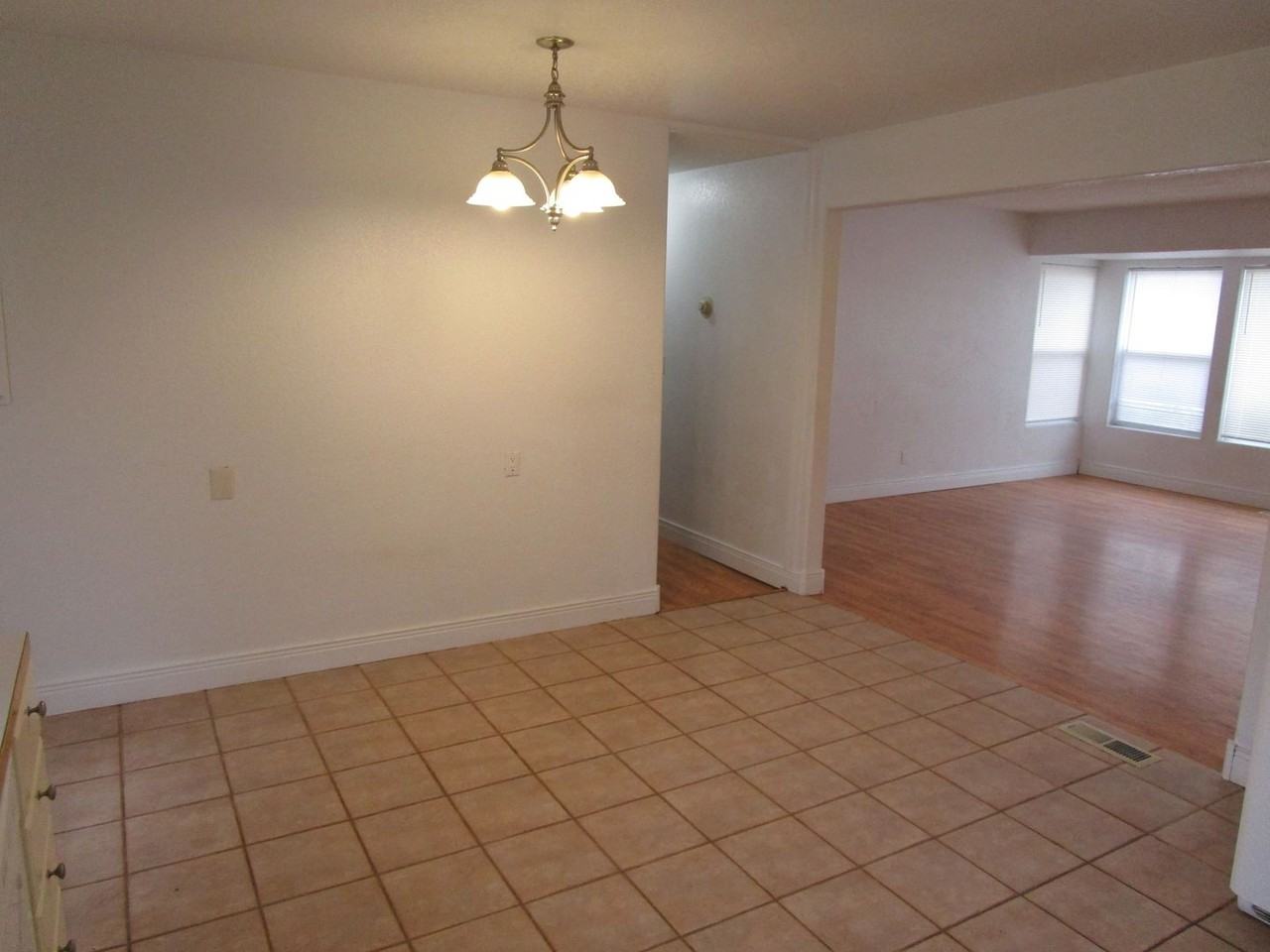 604 Ne Lookout Ave - Photo 6 of 15