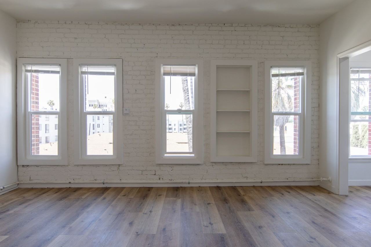 St. Andrews II Apartments | Historic and Renovated Homes with Views Of LA - Photo 2 of 14