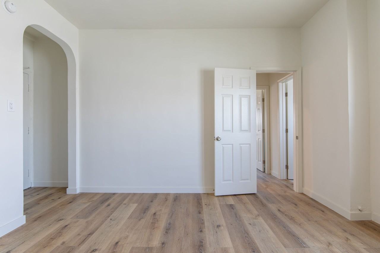 St. Andrews II Apartments | Historic and Renovated Homes with Views Of LA - Photo 4 of 14