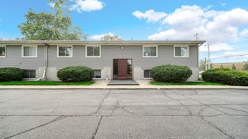 featured image of 323 W Walnut St