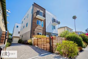 Gate 1123# 19XZ_Burbank Blvd 4 Units - Photo 1 of 1