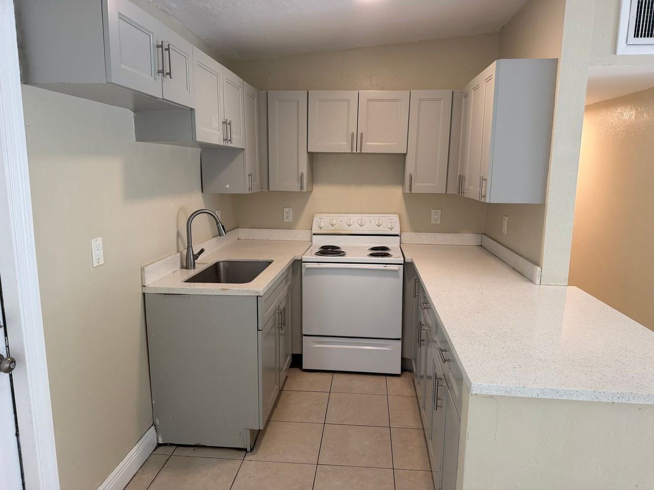 3255 Nw 2nd St - Photo 4 of 5