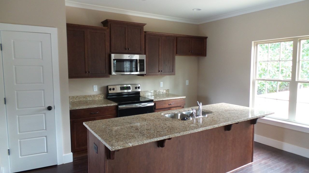 200 Grande View Cir - Photo 4 of 20