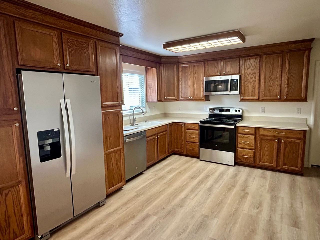 4227 Veronica Ave - Photo 3 of 20