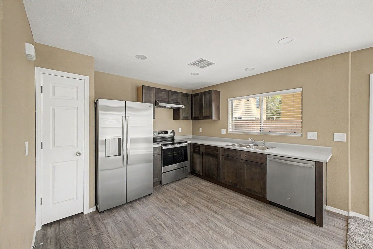 6451 W Branham Ln - Photo 2 of 14