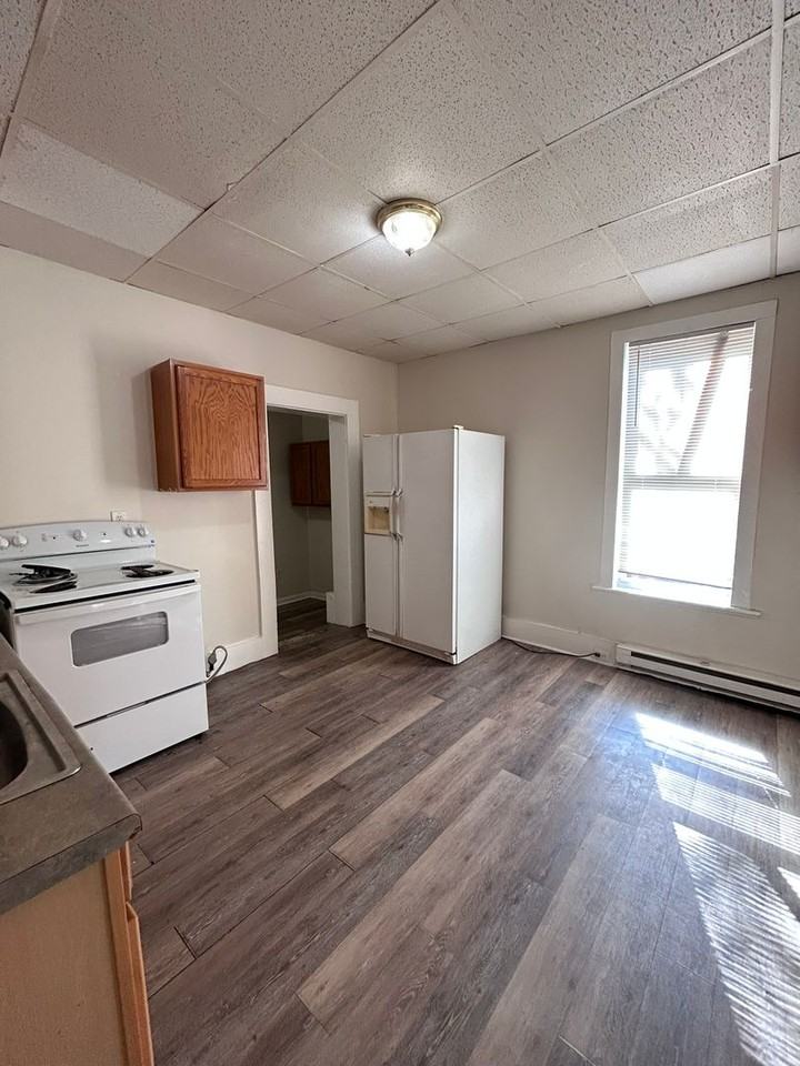 9 E Lee St - Photo 3 of 11