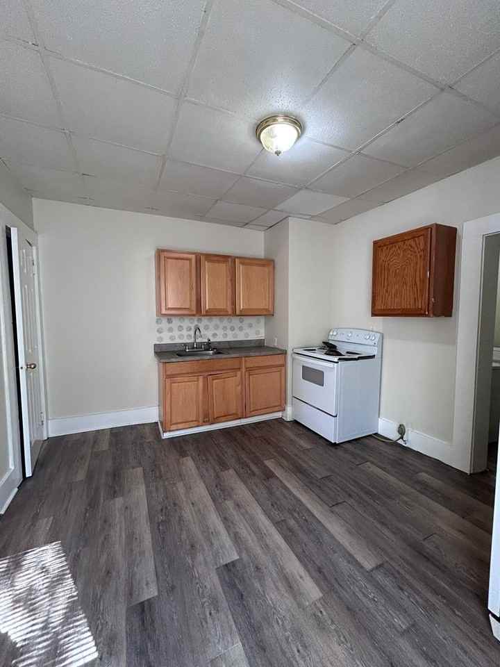 9 E Lee St - Photo 4 of 11