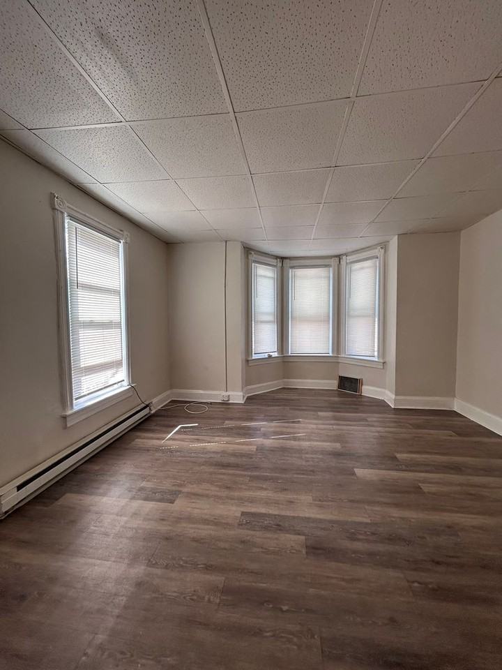 9 E Lee St - Photo 7 of 11