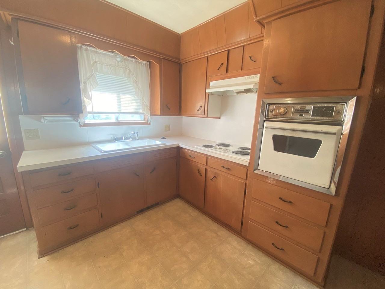 837 S Link Ave - Photo 4 of 8