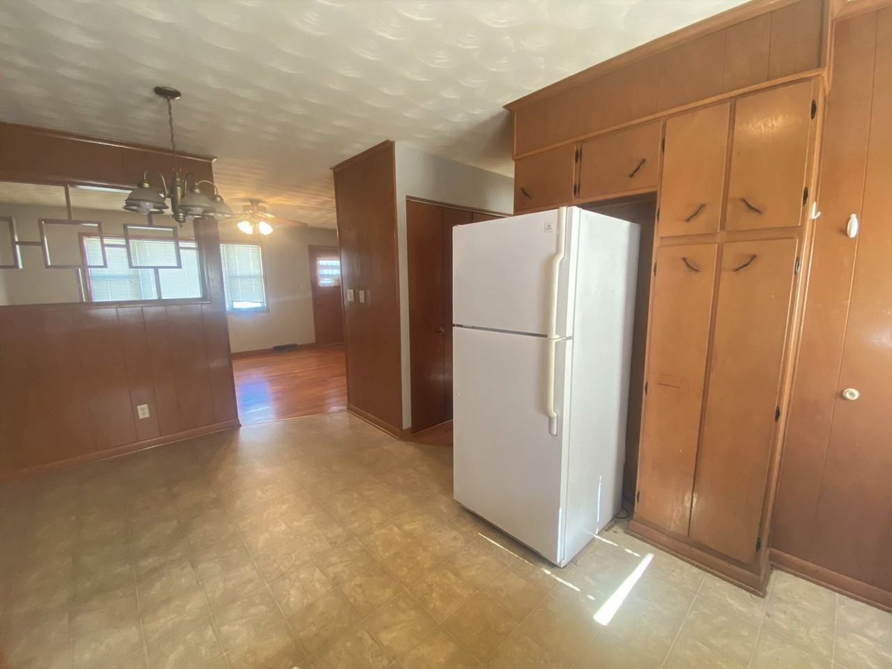 837 S Link Ave - Photo 5 of 8