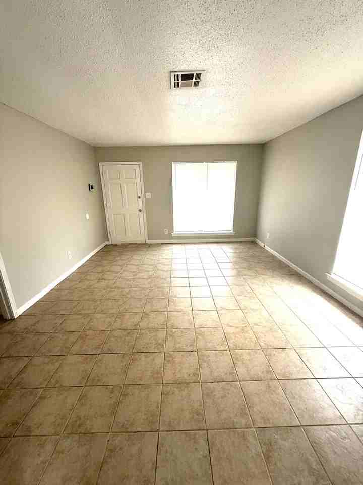 6040 Eric Ln - Photo 3 of 13