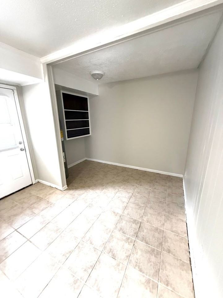 6040 Eric Ln - Photo 4 of 13