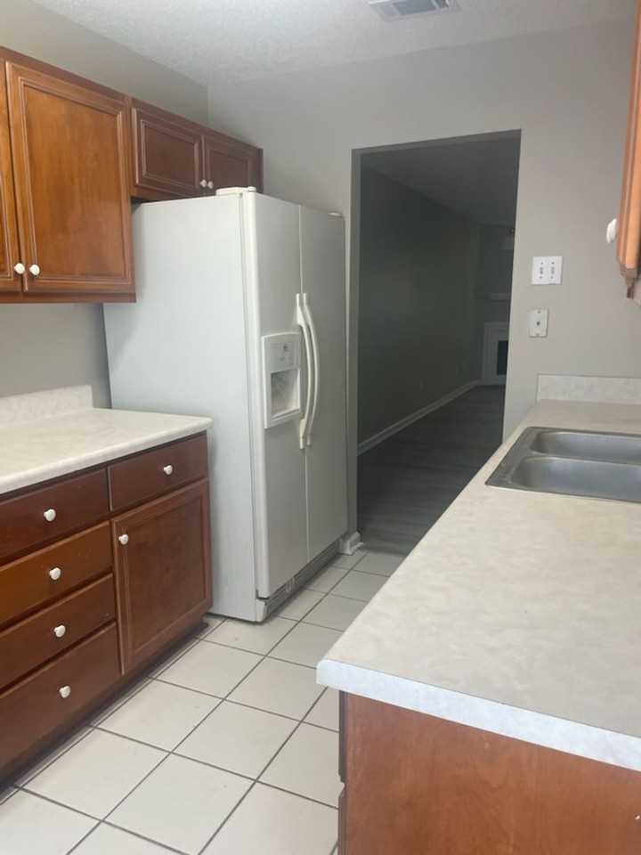 203 Kitts Dr - Photo 2 of 19