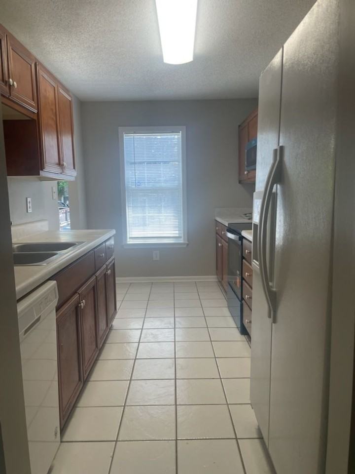 203 Kitts Dr - Photo 3 of 19