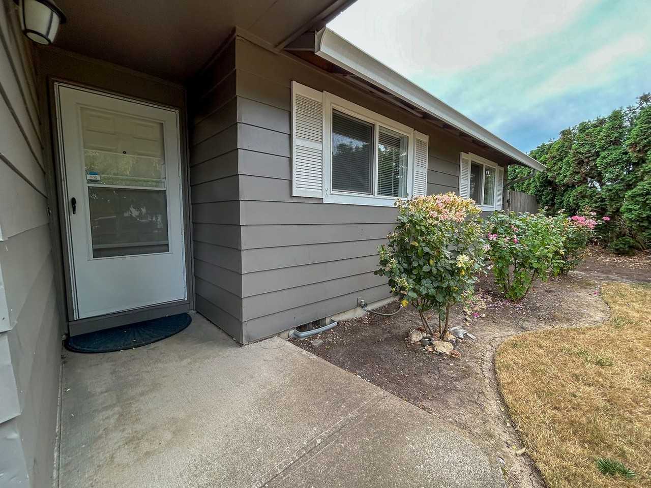 4998 Arrowood Ct Se - Photo 4 of 37