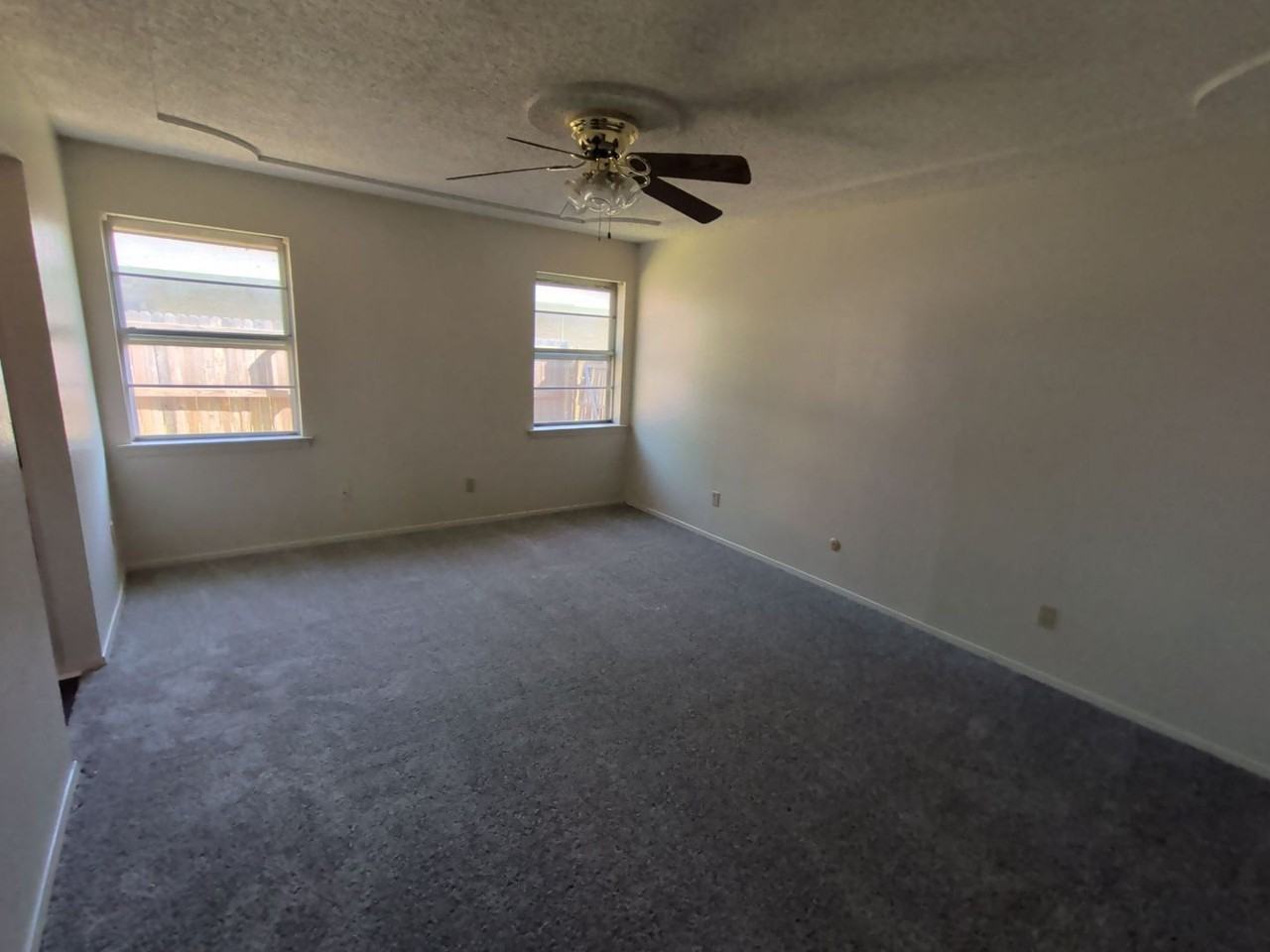 5541 Wood View St - Photo 2 of 17