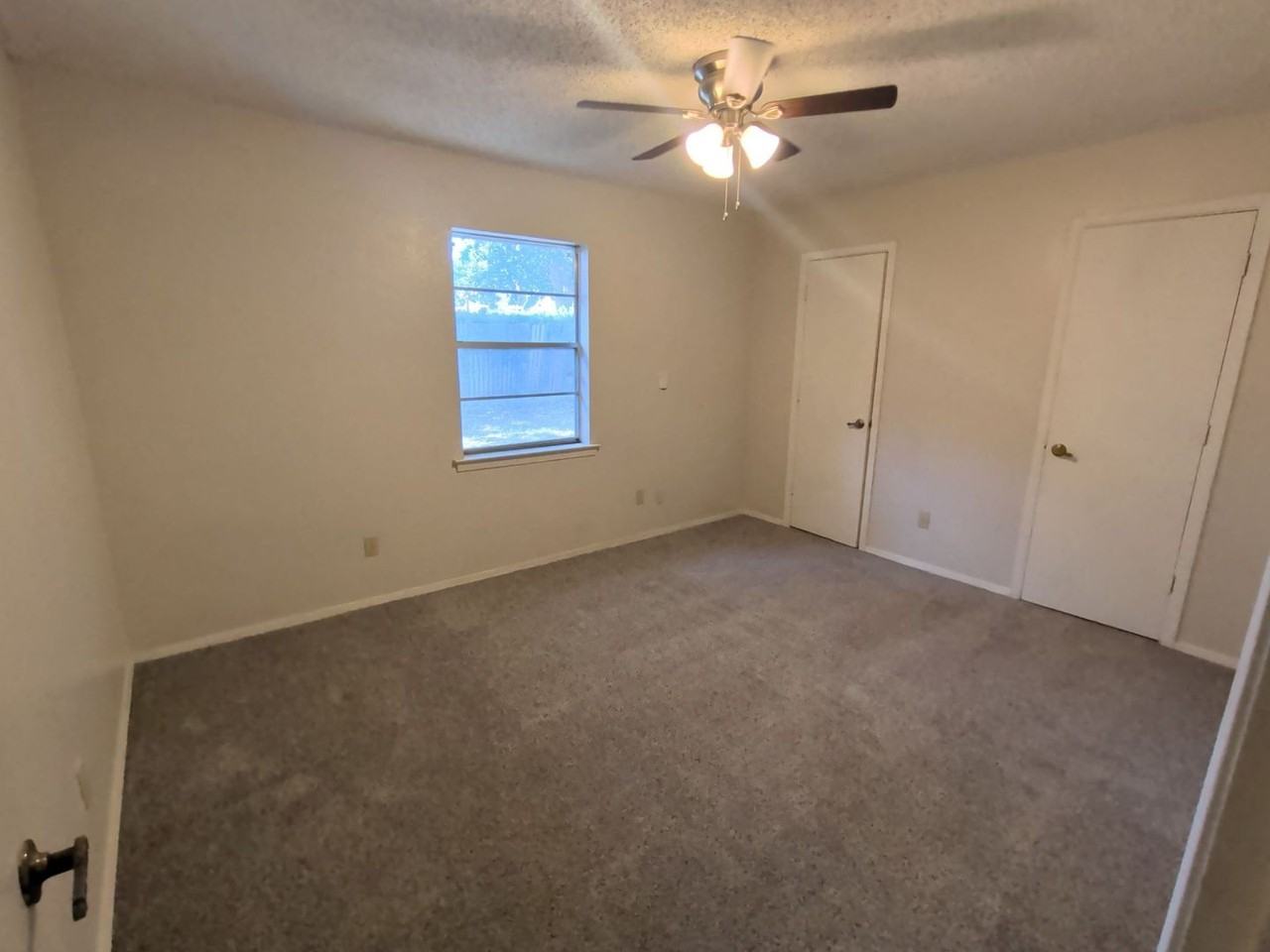 5541 Wood View St - Photo 5 of 17