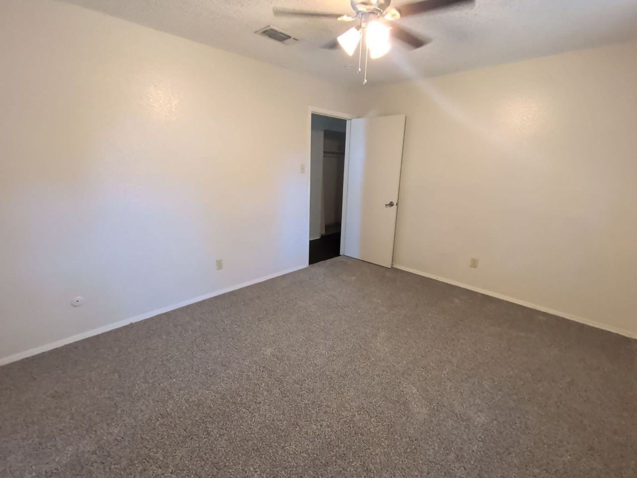 5541 Wood View St - Photo 6 of 17