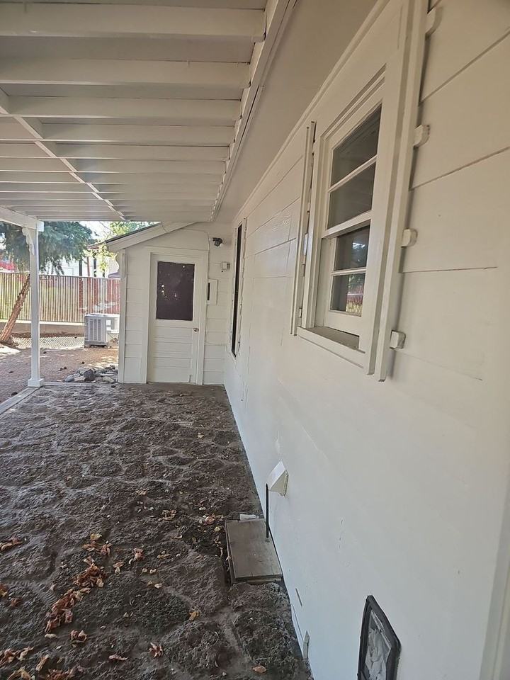 555 Sw 1st St - Photo 5 of 5
