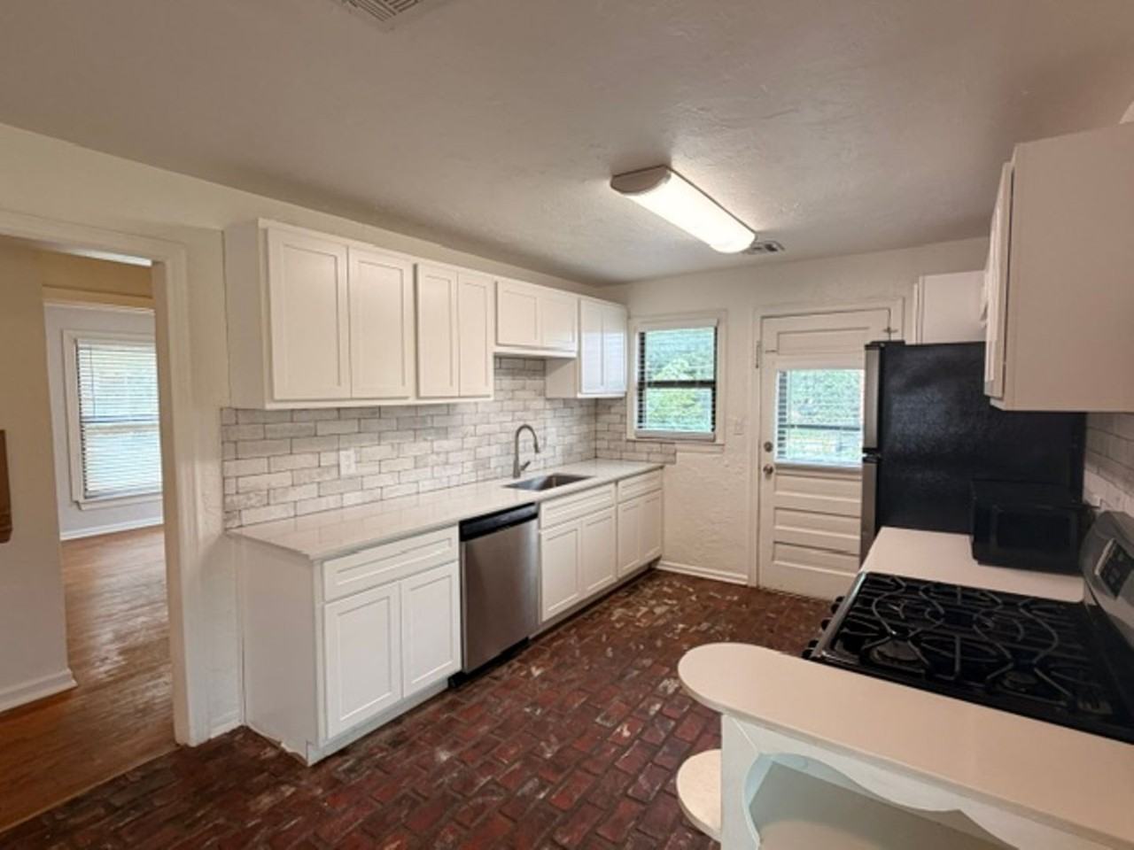 3200 Nw 42nd St - Photo 5 of 19