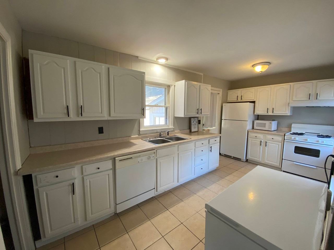 700 Dover Pl - Photo 5 of 23