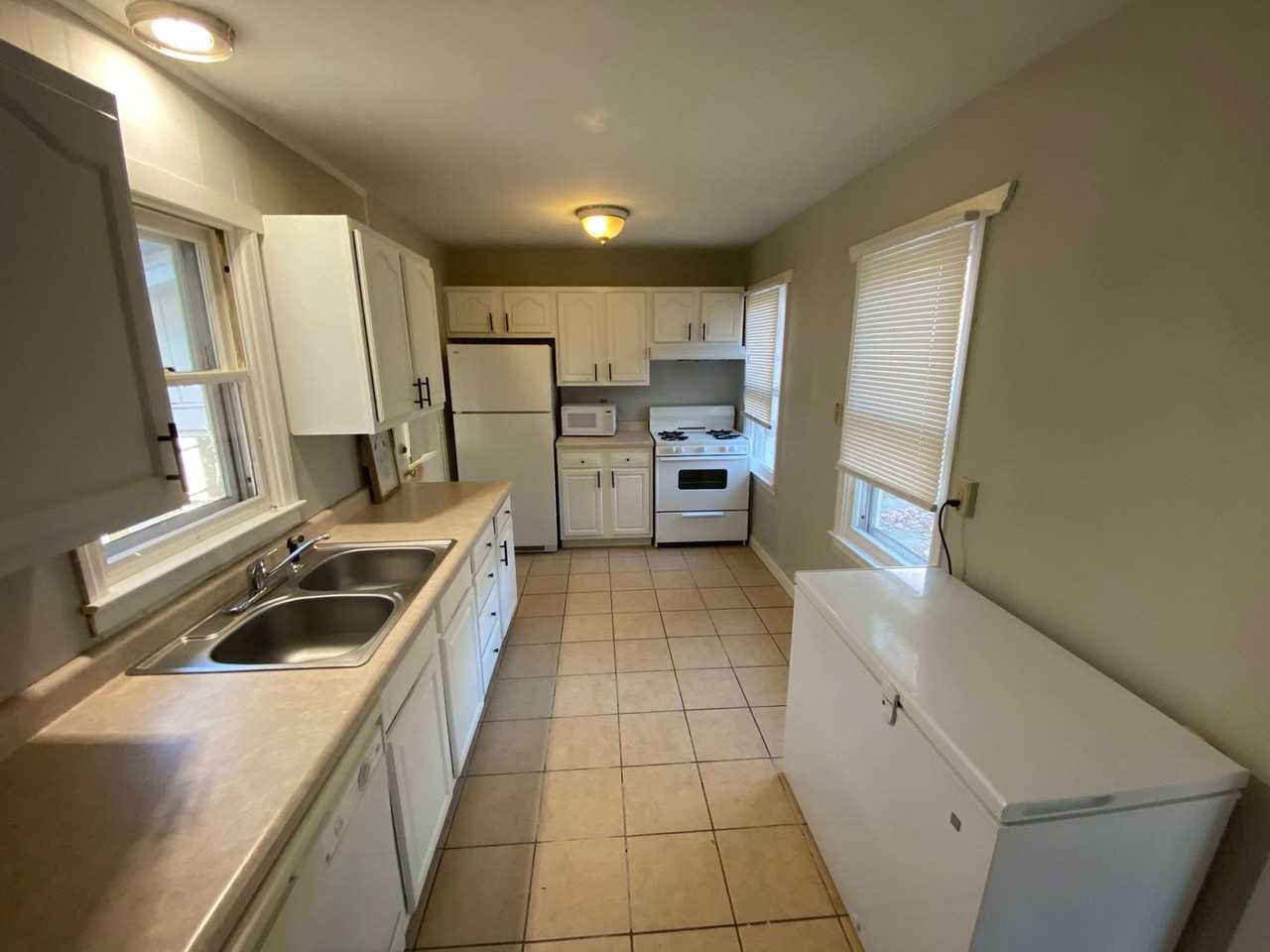 700 Dover Pl - Photo 7 of 23