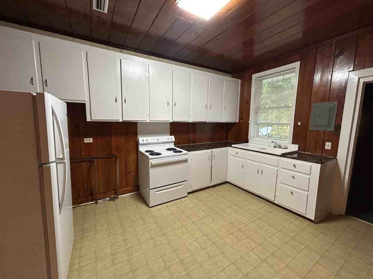2139 Andrews Ave #2 - Photo 6 of 6