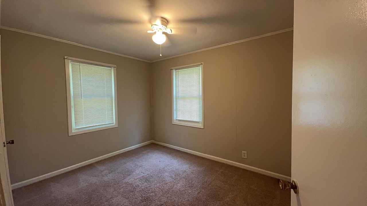 1095 Foster Cir - Photo 6 of 12