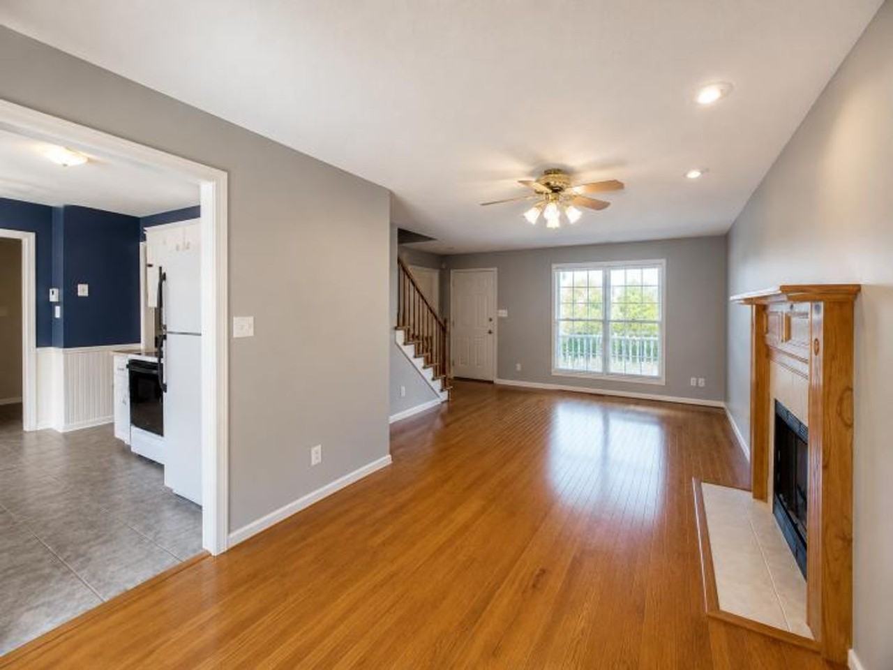 1034 Persimmon Ct - Photo 3 of 26