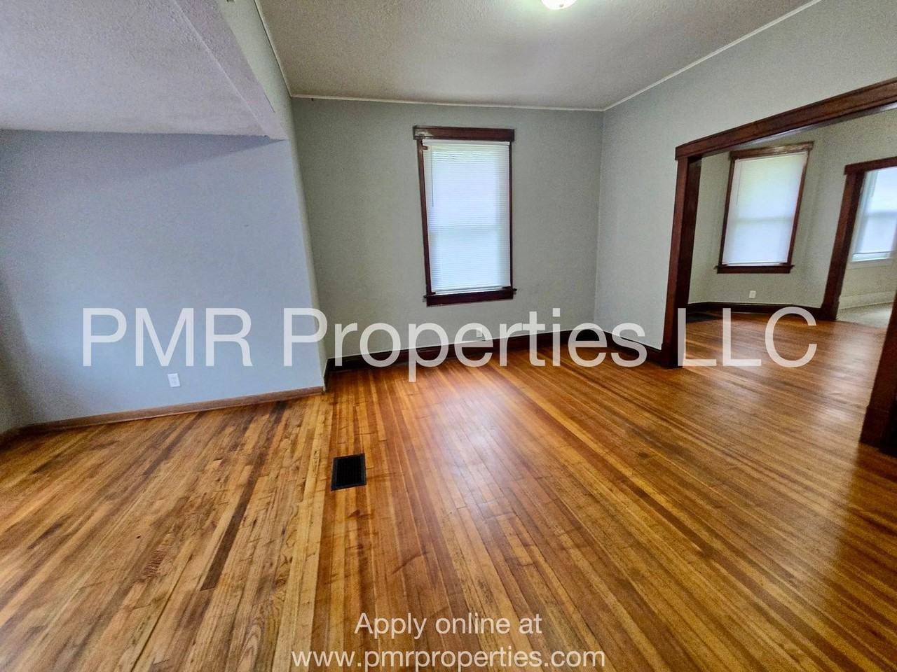 3406 N 28th Ave - Photo 3 of 9