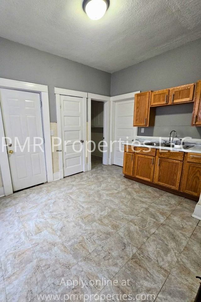 3406 N 28th Ave - Photo 4 of 9
