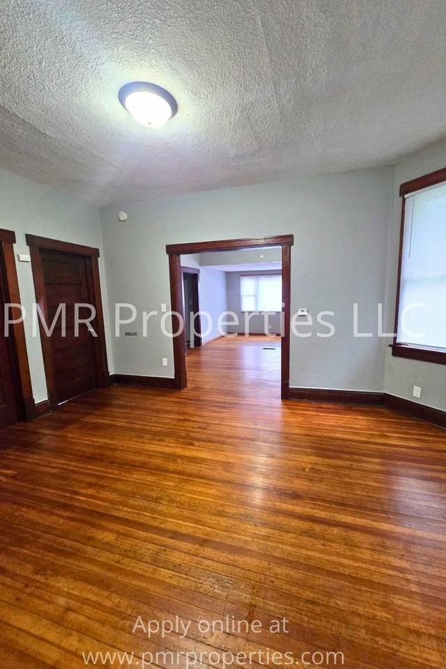 3406 N 28th Ave - Photo 5 of 9
