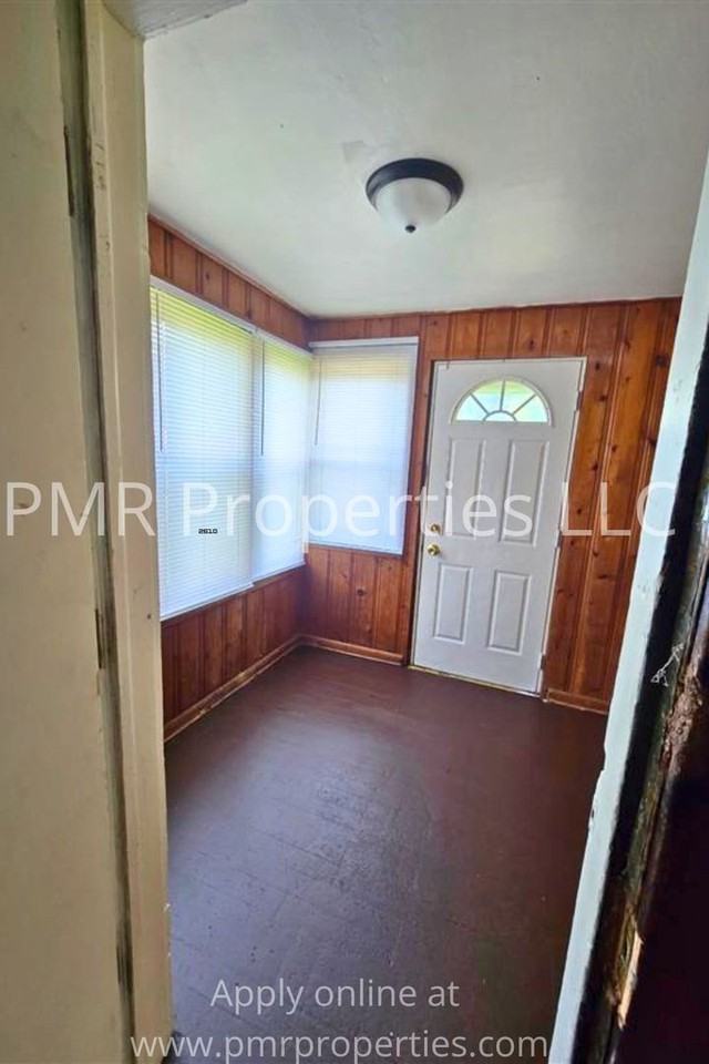 3406 N 28th Ave - Photo 7 of 9