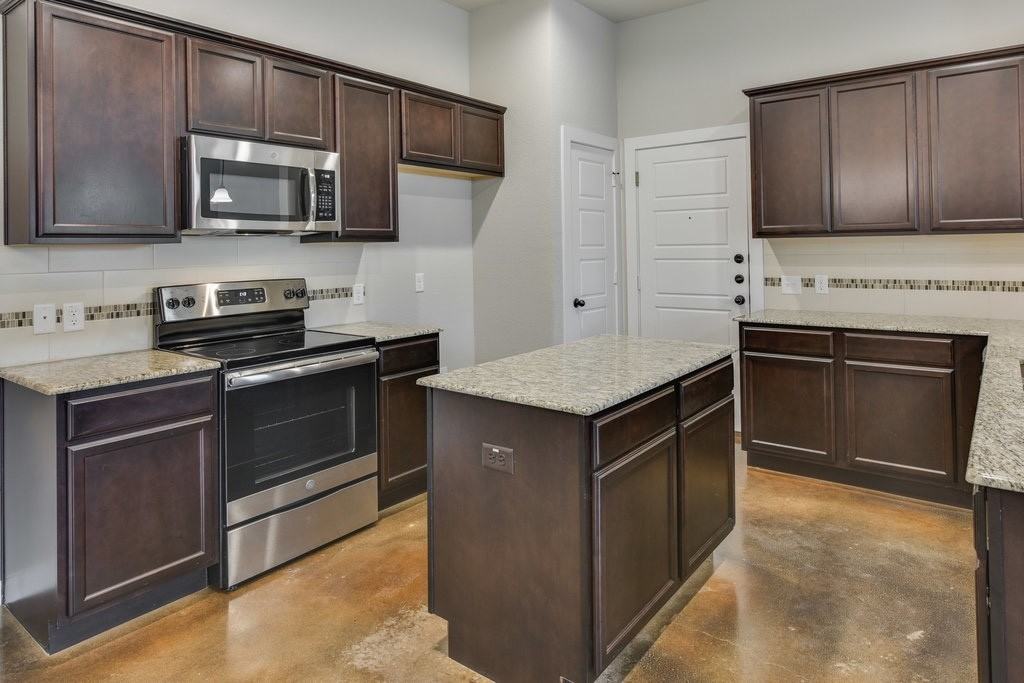 4052 Shiloh Ct - Photo 4 of 15