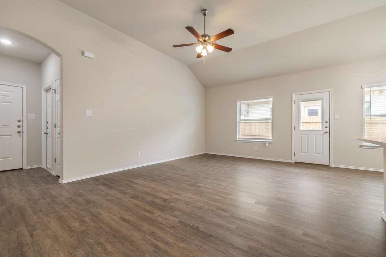 9211 Canyon Bnd - Photo 3 of 16