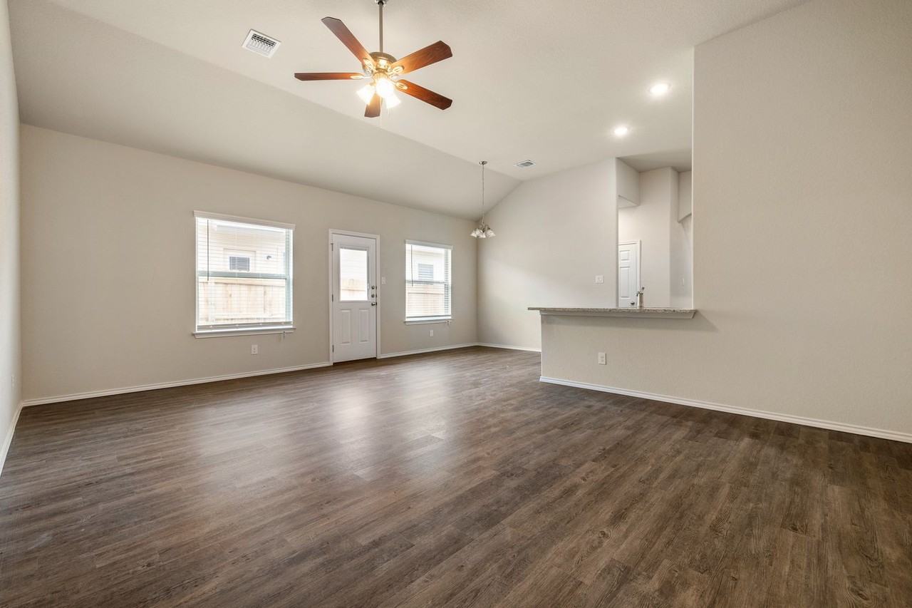 9211 Canyon Bnd - Photo 4 of 16
