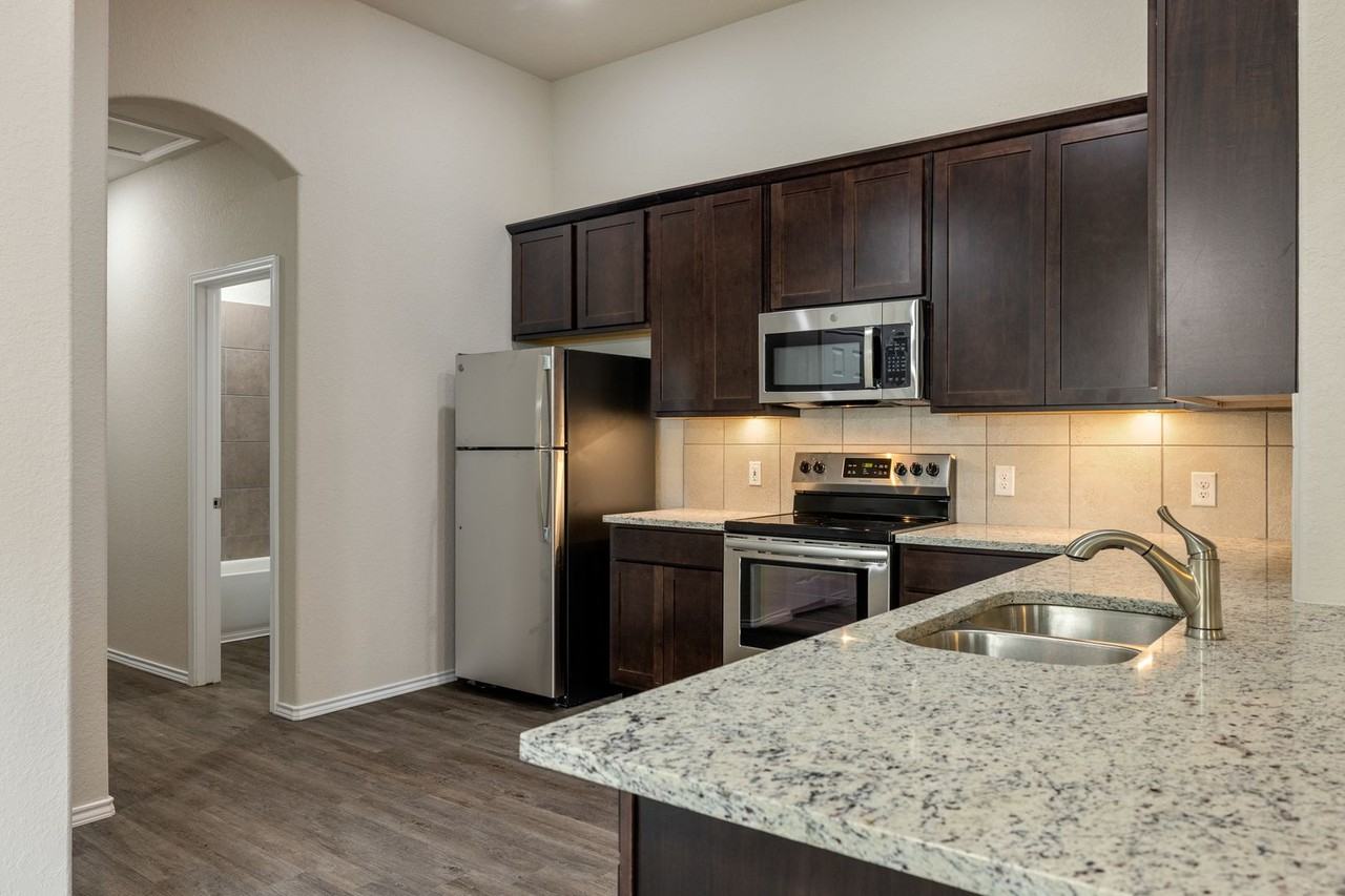 9211 Canyon Bnd - Photo 6 of 16