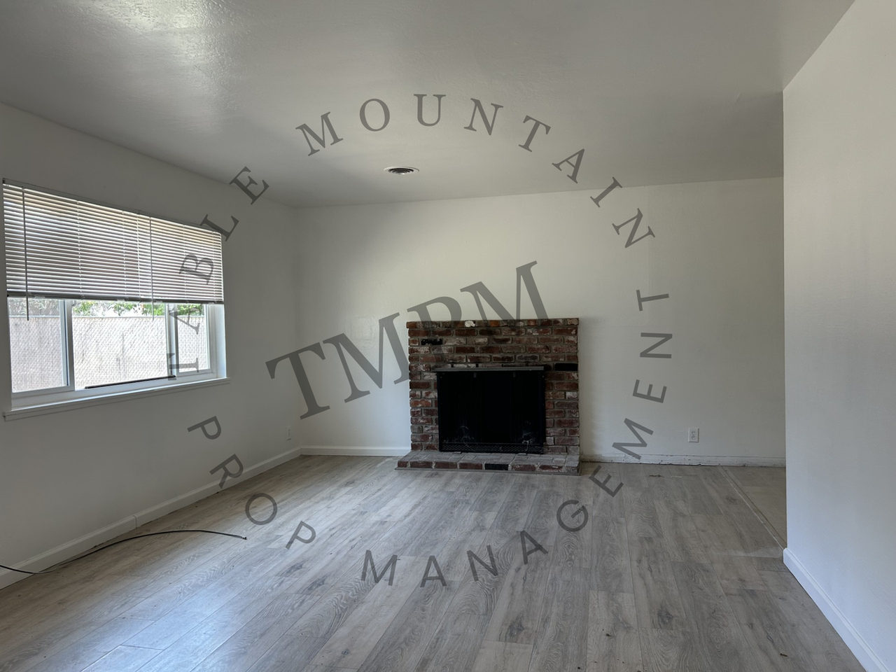 2262 Las Plumas Ave - Photo 3 of 8