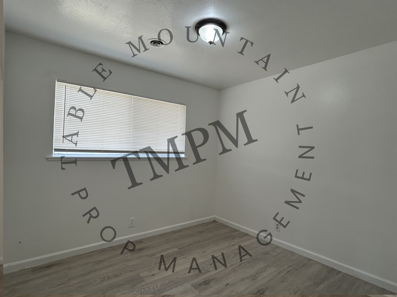 2262 Las Plumas Ave - Photo 7 of 8