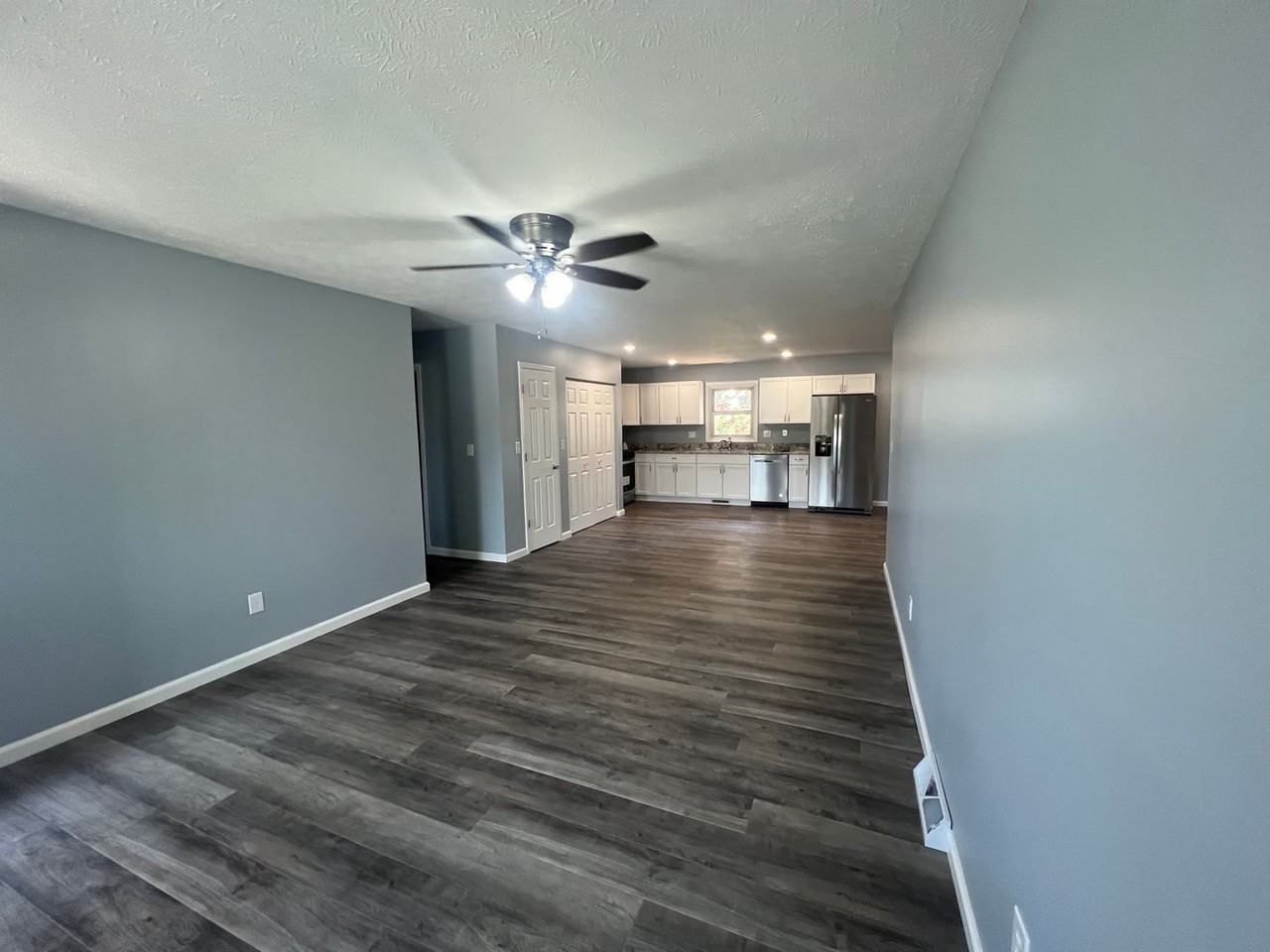 83 Roundtable Rd - Photo 3 of 14