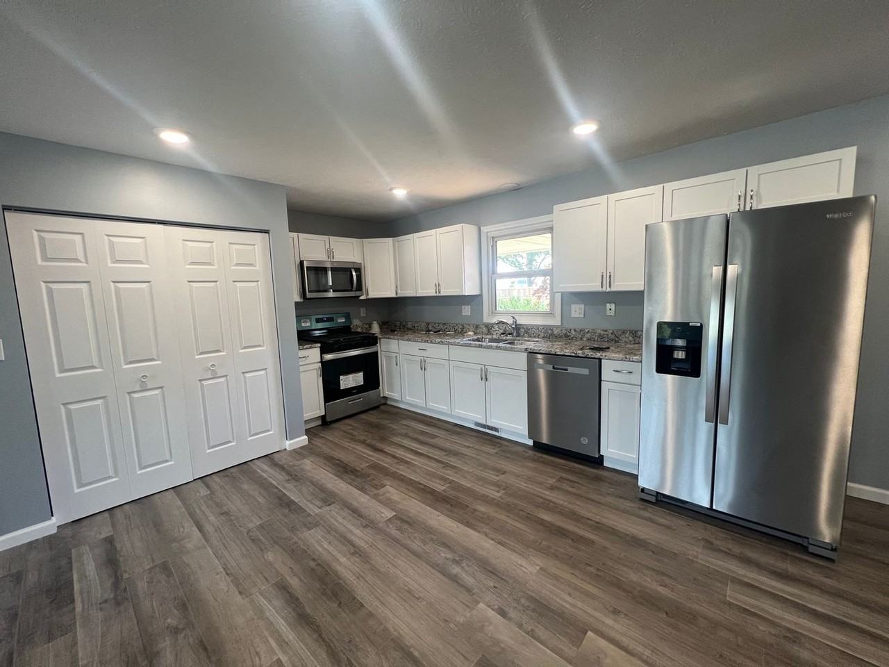 83 Roundtable Rd - Photo 4 of 14