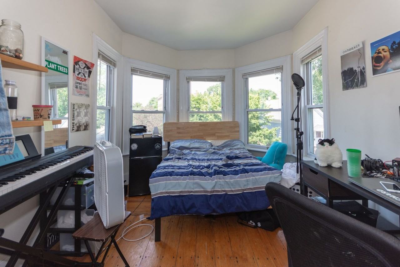 121 Franklin St - Photo 2 of 9